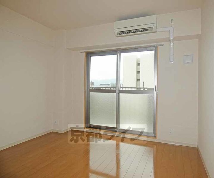 アゼリア五条御前の居間