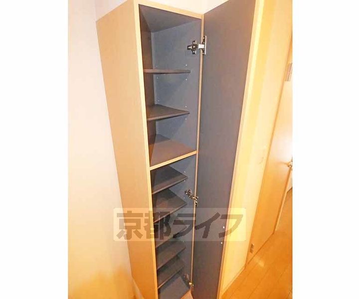 アゼリア五条御前の玄関