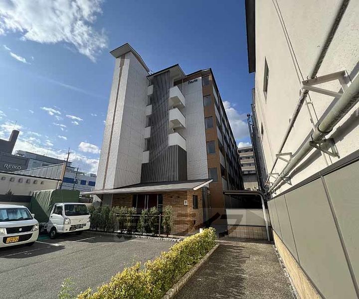 レスペランス西小路の外観