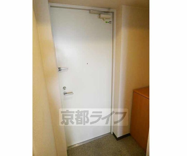 レスペランス西小路の玄関