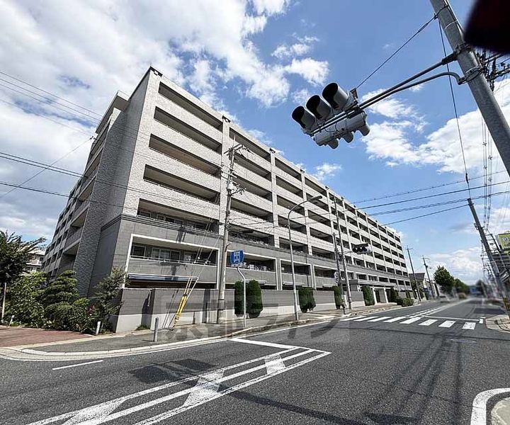 ヴェレーナ京都西向日717の外観