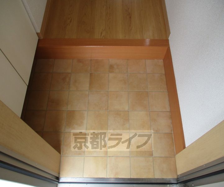 京都府京都市西京区桂南巽町の賃貸アパートの玄関