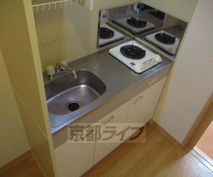 京都府京都市西京区桂南巽町の賃貸アパートのキッチン