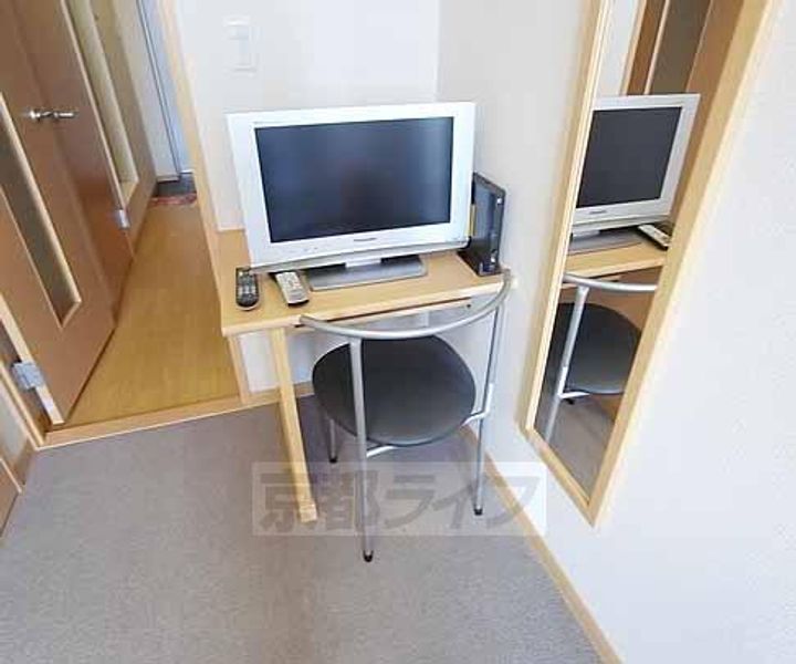 京都府京都市西京区牛ヶ瀬新田泓町の賃貸アパートの居間