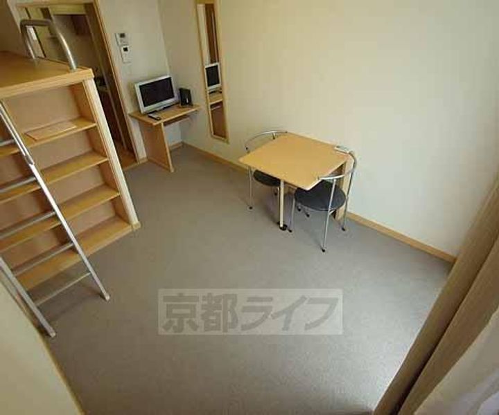 レオパレスUrban桂坂の居間