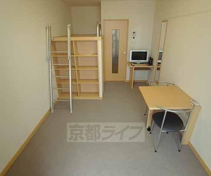 レオパレスUrban桂坂の居間