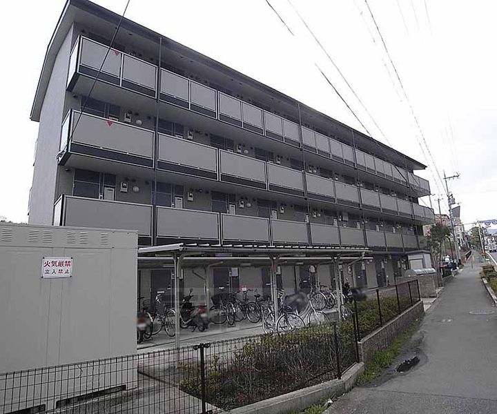 レオパレスUrban桂坂の外観