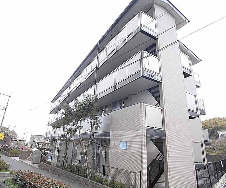 レオパレスUrban桂坂の外観