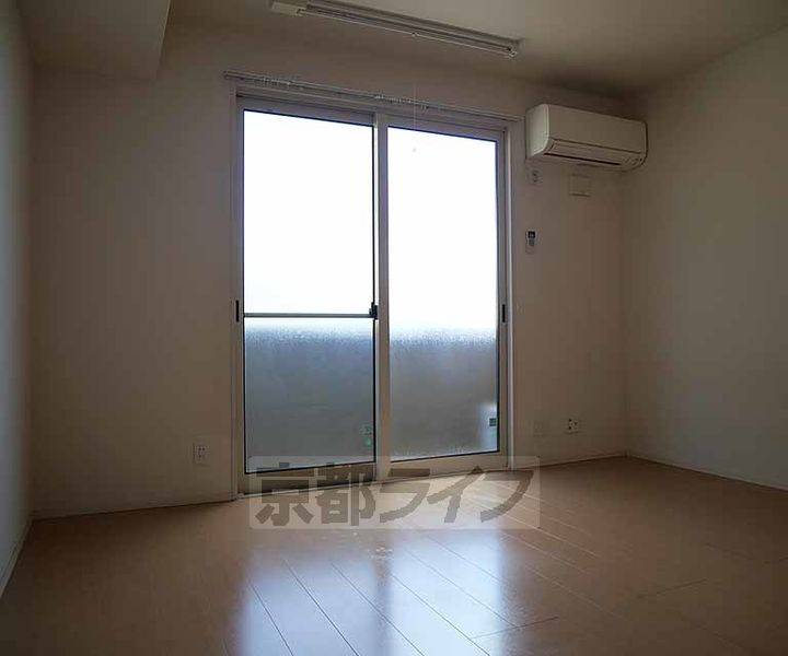 京都府京都市西京区川島野田町の賃貸アパートの居間