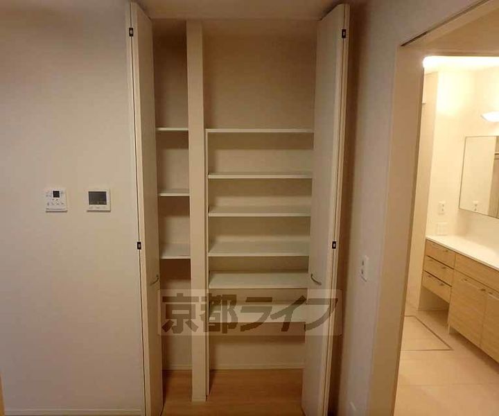 京都府京都市西京区樫原久保町の賃貸アパートの内装