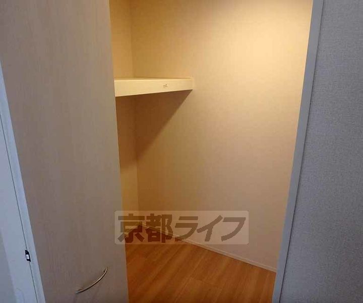 京都府京都市西京区樫原久保町の賃貸アパートの内装