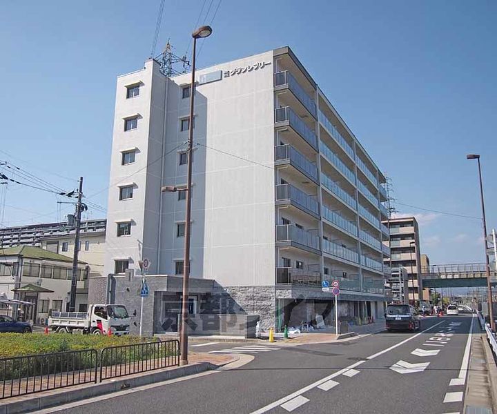 グランレブリー桂川グレイスレジデンス201の外観