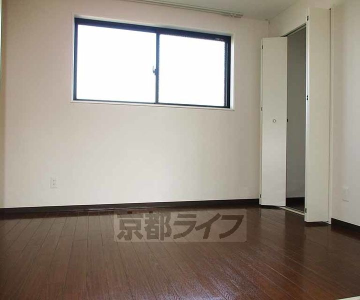 京都府宇治市莵道丸山の賃貸マンションの居間