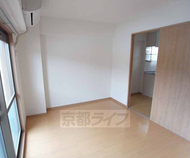 京都府京都市左京区岩倉中町の賃貸マンションの居間