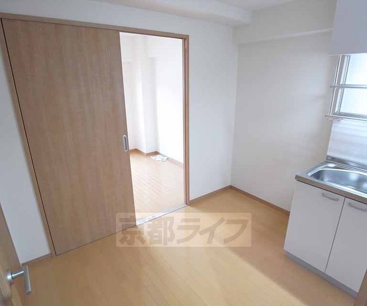 京都府京都市左京区岩倉中町の賃貸マンションの居間