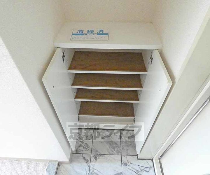 朝日プラザ深草711の玄関