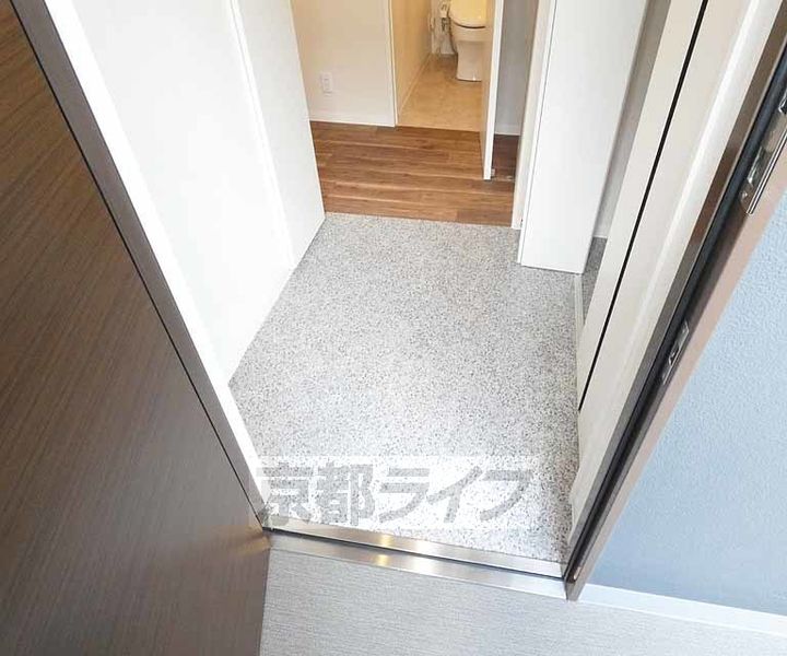 リーエム・ド 墨染駅前の玄関