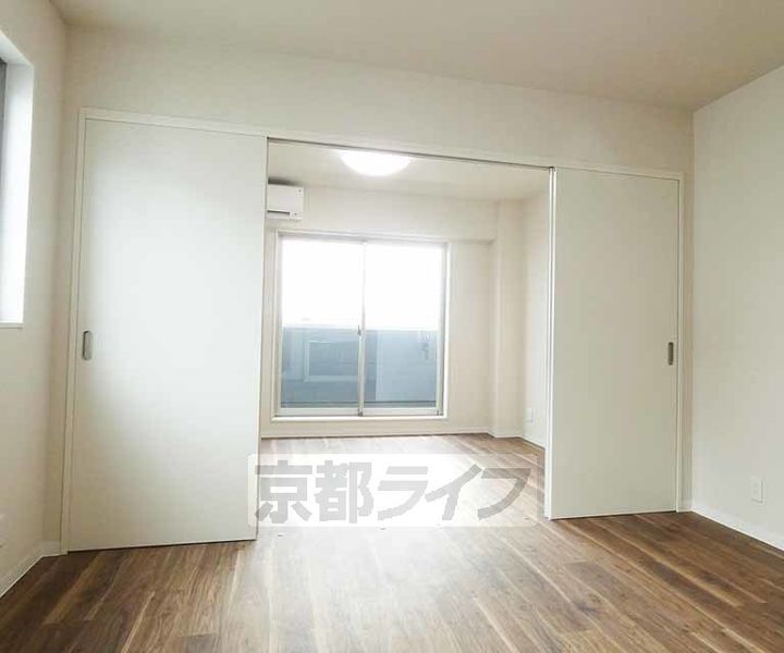 リーエム・ド 墨染駅前の居間