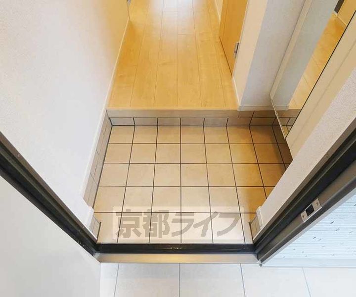 京都府京都市伏見区淀際目町の賃貸アパートの玄関