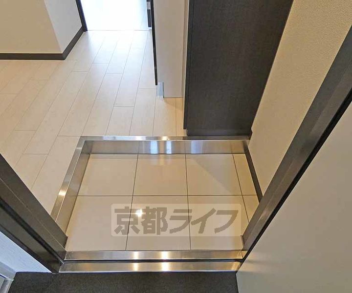 サクシード伏見京橋301の玄関