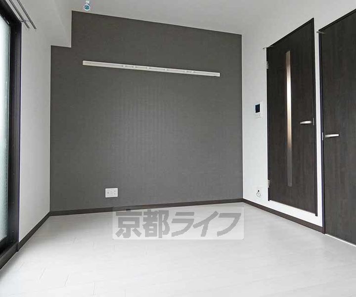 サクシード伏見京橋301の居間