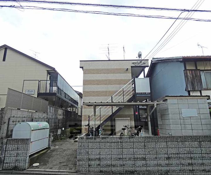 レオパレスMOMOYAMAの外観