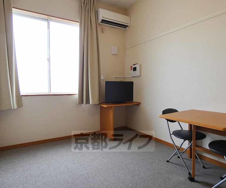 レオパレス 紅雪北の居間