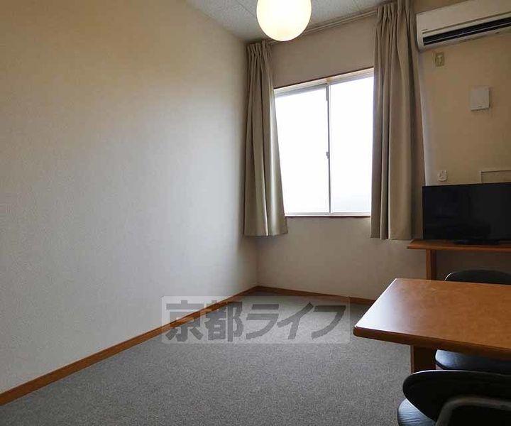 レオパレス 紅雪北の居間