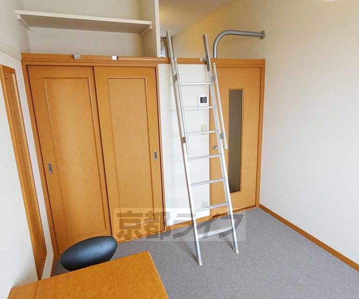 レオパレス 紅雪北の居間