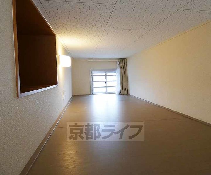 レオパレス 紅雪北の居間