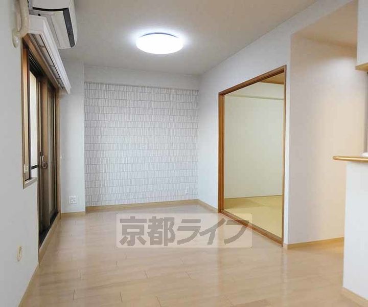 京都府京都市伏見区京町3丁目の賃貸マンションの居間