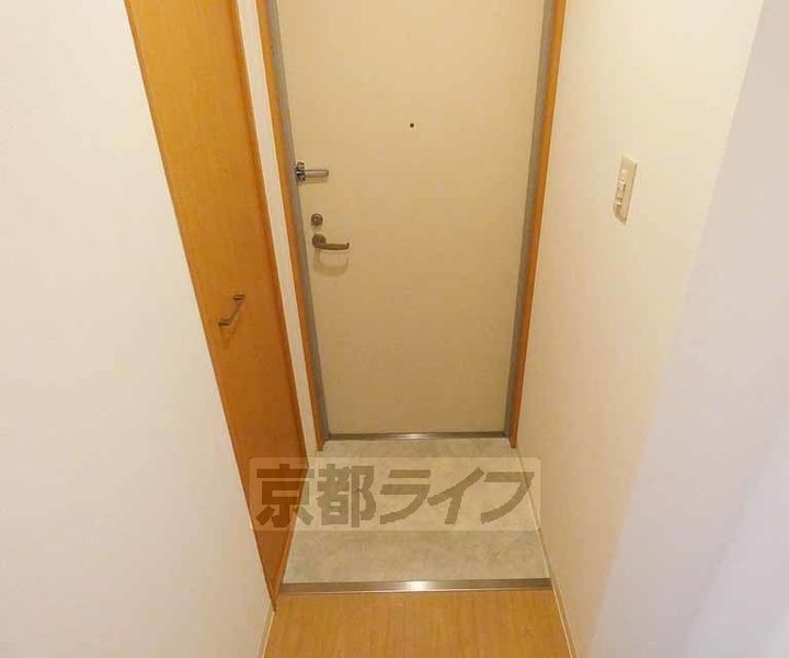 メディナ中書島305の玄関