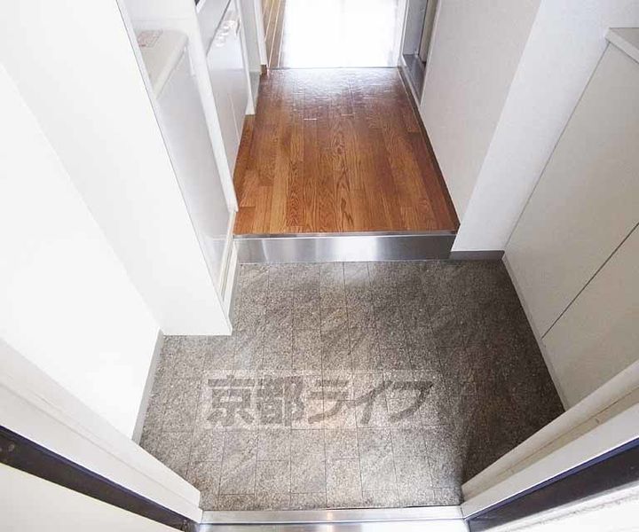 ルックウィン洛南405の玄関