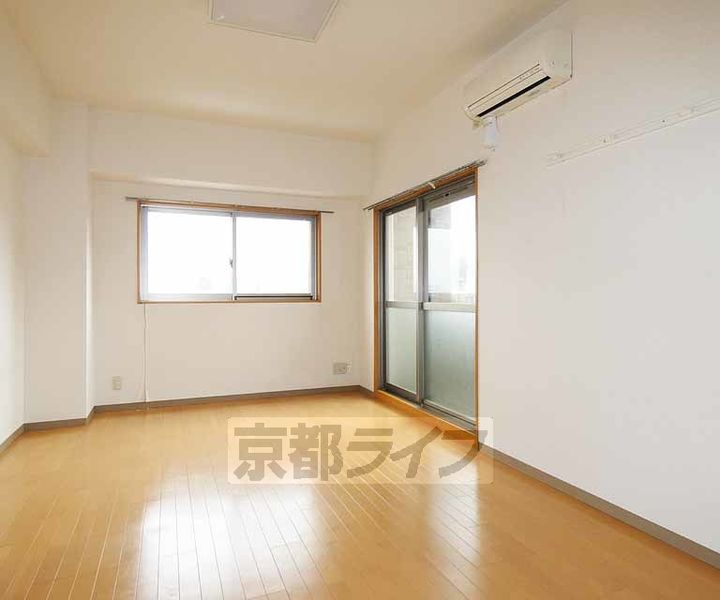 京都府京都市伏見区深草大門町の賃貸マンションの居間