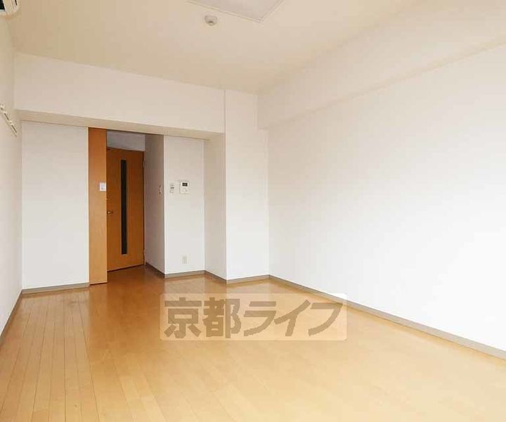 京都府京都市伏見区深草大門町の賃貸マンションの居間