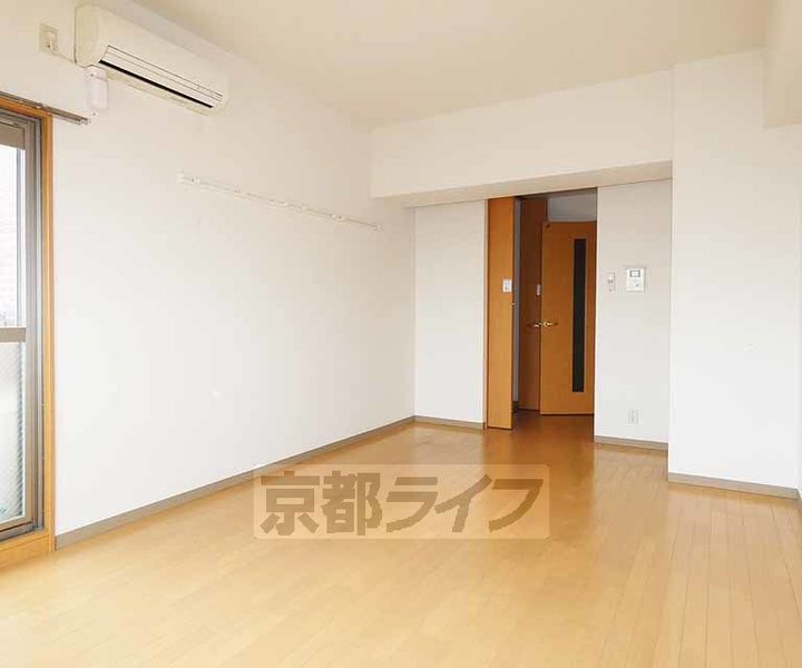 京都府京都市伏見区深草大門町の賃貸マンションの居間