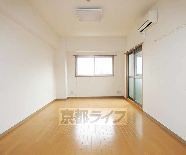 京都府京都市伏見区深草大門町の賃貸マンションの居間