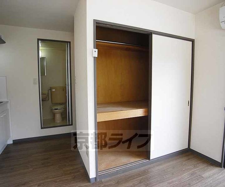 京都府京都市伏見区深草ヲカヤ町の賃貸マンションの内装