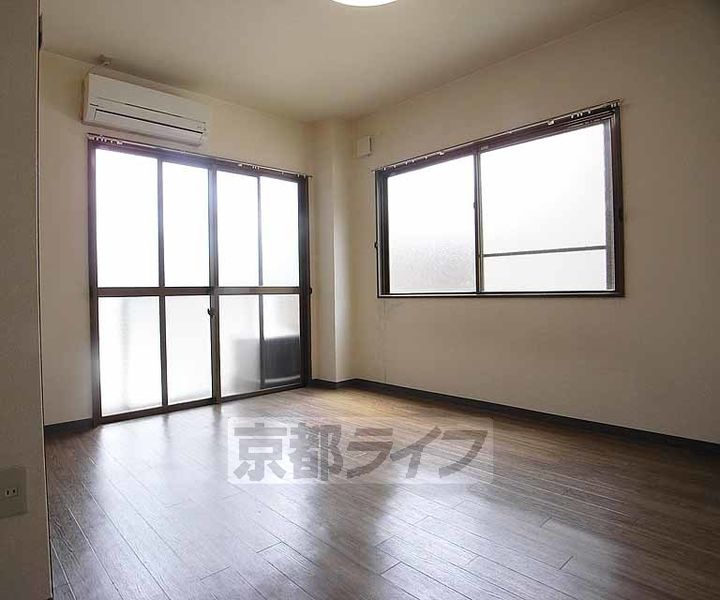 京都府京都市伏見区深草ヲカヤ町の賃貸マンションの居間