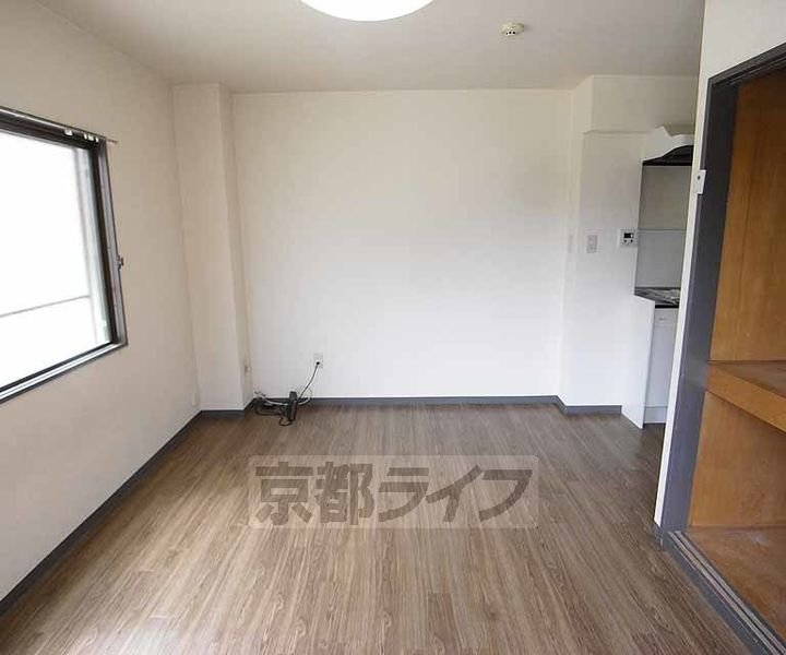 京都府京都市伏見区深草ヲカヤ町の賃貸マンションの居間