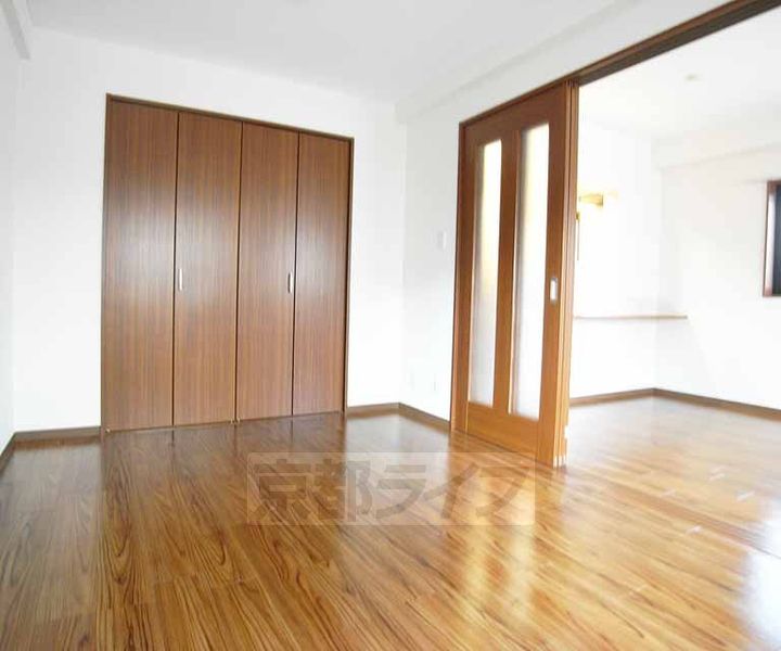 京都府京都市伏見区白銀町の賃貸マンションの居間