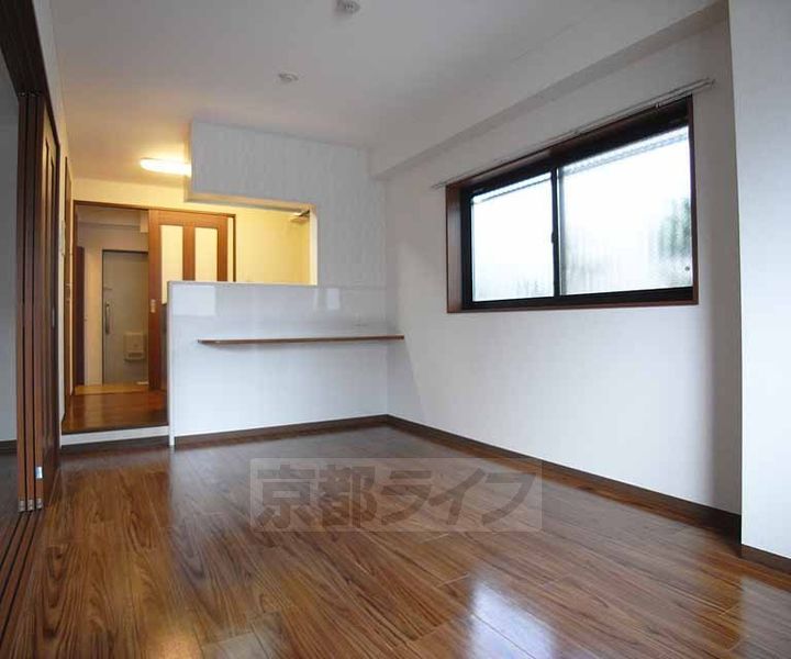 京都府京都市伏見区白銀町の賃貸マンションの居間