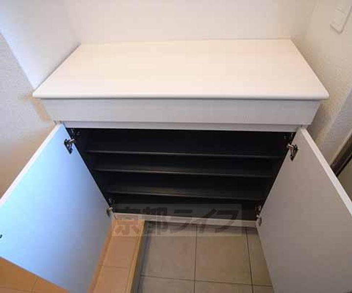 ヴィラ花水木202の玄関