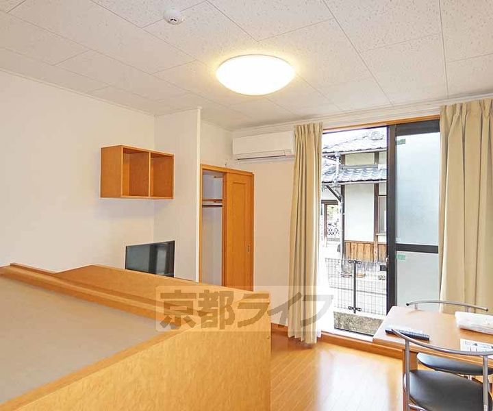 レオパレス極楽寺の居間