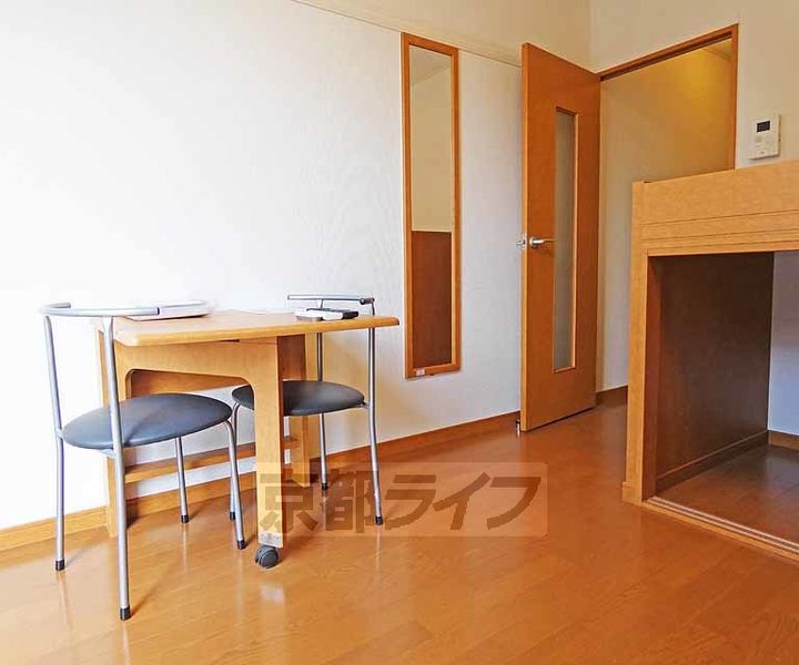 レオパレス極楽寺の居間