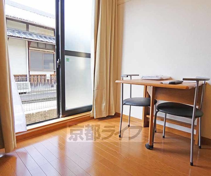 レオパレス極楽寺の居間