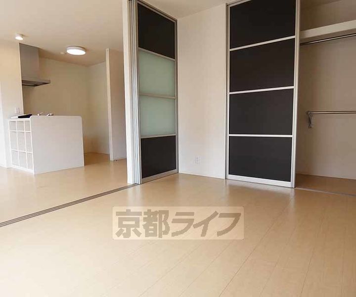 京都府京都市伏見区下鳥羽北三町の賃貸アパートの居間