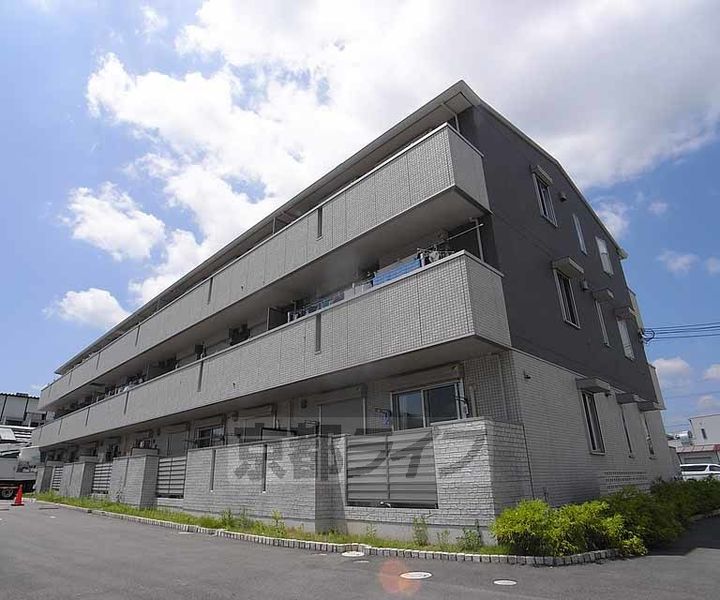 京都府京都市伏見区下鳥羽西芹川町の賃貸アパートの外観