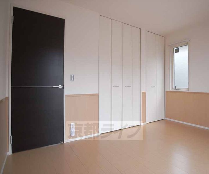 京都府京都市伏見区下鳥羽西芹川町の賃貸アパートの居間