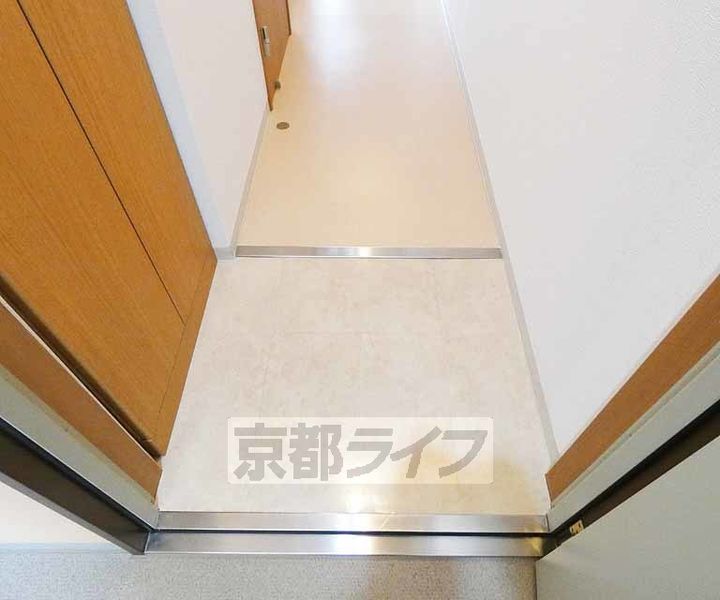 京都府京都市伏見区深草西浦町3丁目の賃貸マンションの玄関